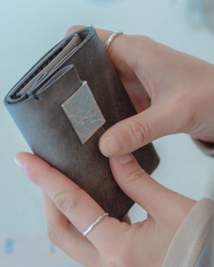 錫と本革 コンパクトウォレット｜錫×イタリアンレザーの上質財布【ao】